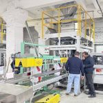 Du unuoj de 25kg da aŭtomata pezanta, ensakiga, transportanta kaj palediga linio por bestomanĝaĵoj ekfunkciis en nia klienta fabriko.