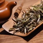 Duonaŭtomata pesila plenmaŝino por tefolioj